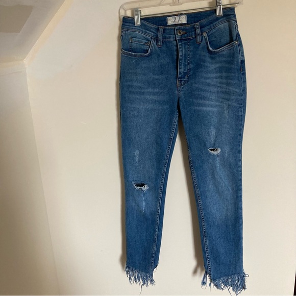 Free People Distressed Frayed Denim Cropped Jeans Size 27 - Picture 2 of 8